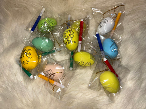 Randomly chosen plastic color egg