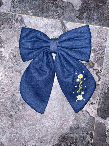 Daisy bow