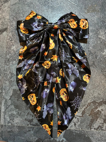 Bats and pumpkins bow