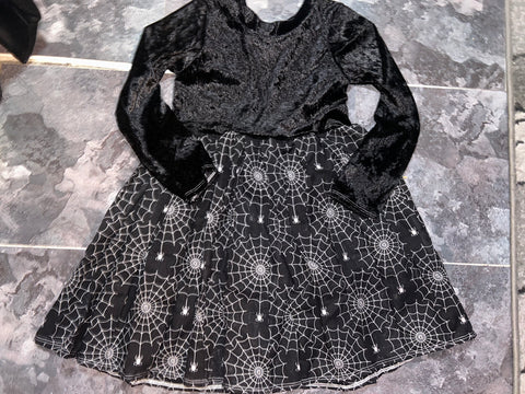 Spider web long sleeve bandana dress size 6